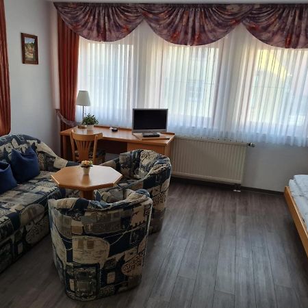 רוהלה Pension Jung, Baeckerei-Konditorei & Cafe מראה חיצוני תמונה