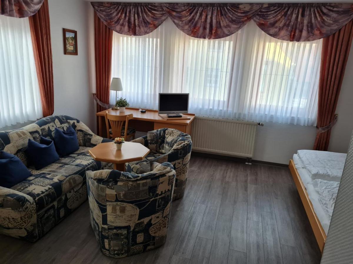 רוהלה Pension Jung, Baeckerei-Konditorei & Cafe מראה חיצוני תמונה