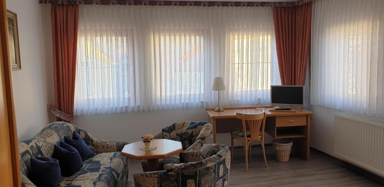 רוהלה Pension Jung, Baeckerei-Konditorei & Cafe מראה חיצוני תמונה